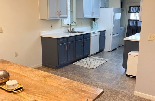 Stevensville House | New! Stylish downtown home w/awesome outdoor area!