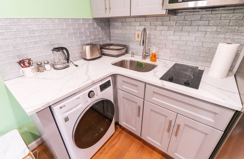 Hawthorne Apartment | New! Suite near Rittenhouse Square