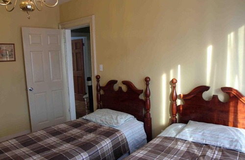 Newark House | New York Homestay