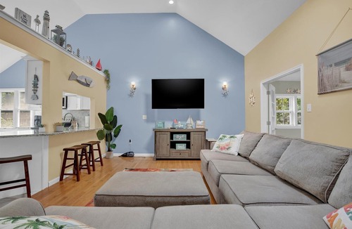 Ocean Pines House | Newley Renovated Beach Home, Min. to Ocean City,1st FL. Master Suite, walk in