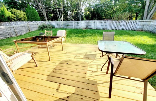 Rockford House | Newly updated warm Rockford tri-level house minutes from Bypass 20, I39 and I90!