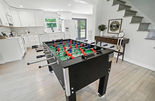 Batavia House | Next to lake, 30 minutes to downtown Cincinnati, fire pit, grill, foosball.