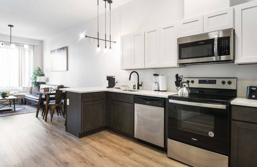 Elizabeth Apartment | Nice 1BR next to EWR 1313