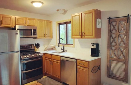 Bushkill Cabin | Nice Cabin in the Poconos Mountain (Saw Creek Est)