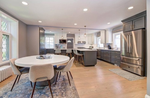 Orange House | NJ Suburban Retreat - Direct train to NYC - Train station half a mile walk!
