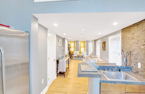 Northern Liberties House | Northern Liberties Epic Retreat-Huge Yard/Fire Pit