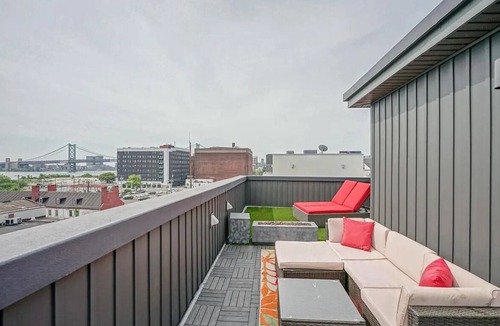 Northern Liberties House | Northern Liberties Luxury 3BR - Sauna Gym Rooftop Garage Penn’s Landing
