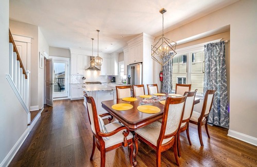 Avalon House | Number 1 Beach House 25th Street - park and walk perfect location!