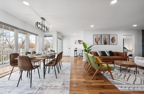 Constable Hook Apartment | NYC 20min, Sleeps 10, Free Parking, Patio