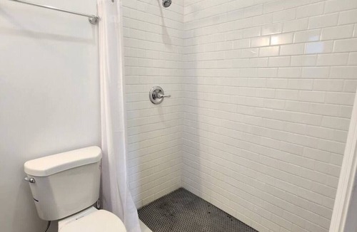 Hackensack Apartment | NYC Bus -Train/Shops/Restaurant/HUMC/USA Mall