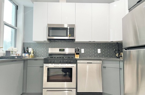 Mott Haven House | NYC Paradise near metro with 3 baths - parking - laundry