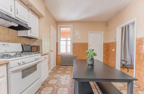 Constable Hook Bed & Breakfast | NYC Train | EWR | Liberty Park 2