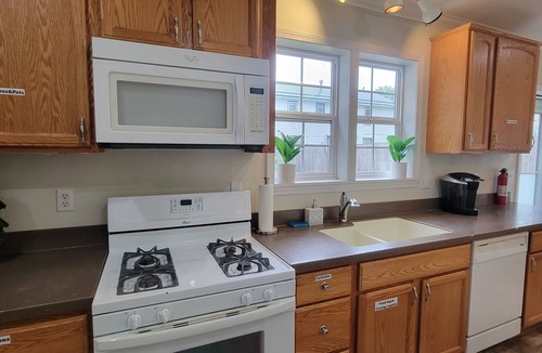 Indiana Apartment | OAK-GORGEOUS: 2-Bedroom Apartment with WiFi and AC in wonderful Indiana PA