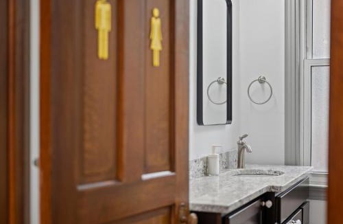 South Oakland House | Oakland, Pittsburgh !E Cozy and Stylish Private Bedroom with Shared Bathroom