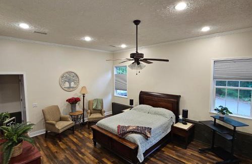 Decatur Apartment | Oakwood Oasis-Studio w Laundry & Kitchen