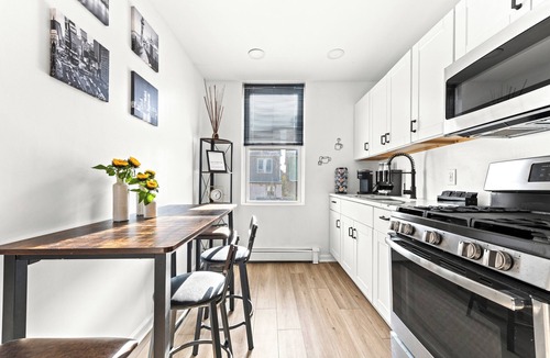 West New York Apartment | Oasis on the Hudson River: NYC Views & Vibes, Charming 2 Bedroom with Wifi