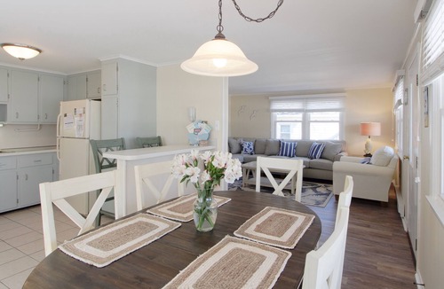 Beach Haven Terrace House | OCEAN BLOCK 6th From Beach - Newly Furnished 3 BR, Sleeps 8 (1st Fl of Duplex)