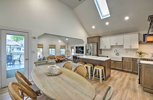Ocean Grove Apartment | Ocean Grove Apt. w/Balcony: 1 Block to the Beach!