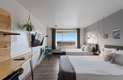 Long Beach Hotel | Oceanfront Accommodations! Indoor Pool and Sauna, Pets Allowed, Free Parking!