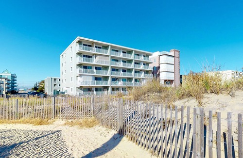 Midtown Ocean City Condo | Oceanfront Condo with Balcony, Sunrise Views, Free WiFi & Washer/Dryer