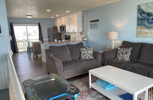 Sneads Ferry House | OCEANFRONT ! Family fun steps from the beach!😎🦀 pet friendly, linens included!