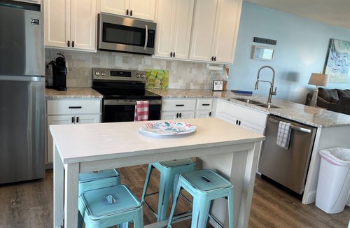 Sneads Ferry House | OCEANFRONT ! Family fun steps from the beach!😎🦀 pet friendly, linens included!