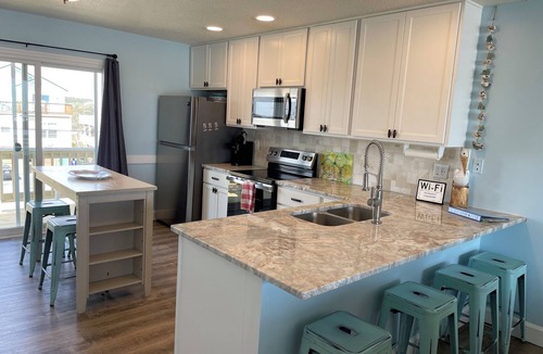 Sneads Ferry House | OCEANFRONT ! Family fun steps from the beach!😎🦀 pet friendly, linens included!