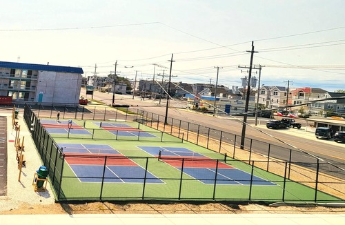 Beach Haven Terrace Apartment | OCEANSIDE Getaway: Affordable 3 Bedroom, Top Floor Apartment with Pickleball Fun