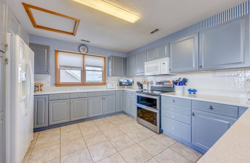 Avon House | Oceanview Dog Friendly Home w/Hot Tub, Community Pool and Tennis/Pickleball