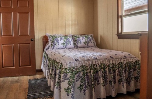 Mill Hall Cabin | Off grid; River front getaway, boat. Firepit, woodland; Generator. 2 Bedrooms.
