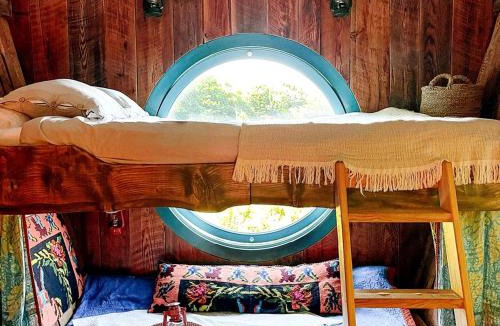 Roxbury House | Off-Grid Rustic Glamping Experience Ideal to Reconnect in NY