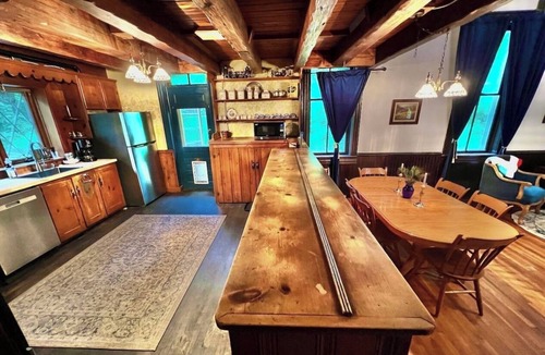 Mansfield House | Old School 7 - Charming 2-bedroom historic home in welcoming Mansfield