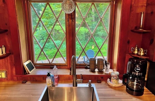 Mansfield House | Old School 7 - Charming 2-bedroom historic home in welcoming Mansfield