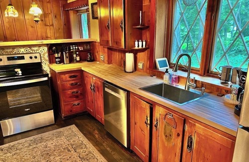 Mansfield House | Old School 7 - Charming 2-bedroom historic home in welcoming Mansfield