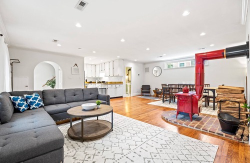 Southwest Quadrant House | Old Town Alexandria Luxury Hidden Gem "4TV's" Free Parking Mins To DC