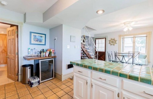 Villas House | On Beach, Sunsets, Bikes+Kayaks, Pet Friendly, Firepit, Serenity.
