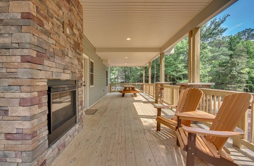 Lake Harmony Estates House | "On The Rocks", Hot Tub, Pool Table, Foosball, Bar, WIFI