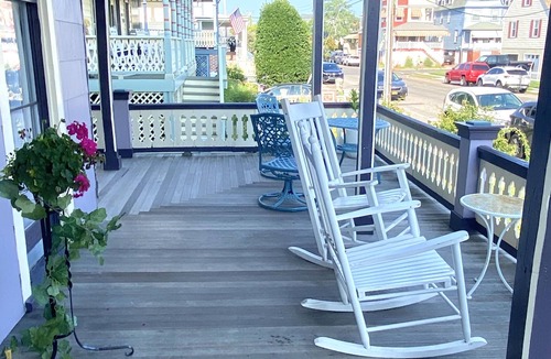 Cape May Apartment | One Bedroom flat 1 block from Beach & 3 blocks from Washington Square