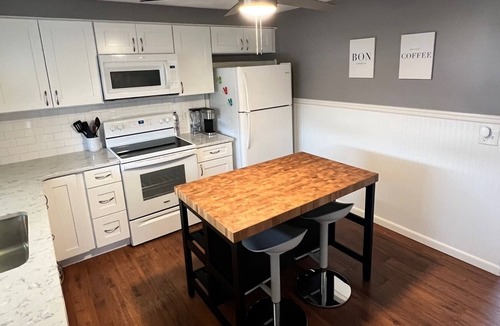 Old Forge House | One bedroom Penthouse 5min from Airport and Montage Ski Resort!