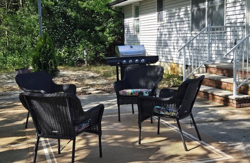 Bayville House | ONE BLOCK TO BEACH. Charming 3-bedroom house with WiFi and AC. Ocean Gate NJ