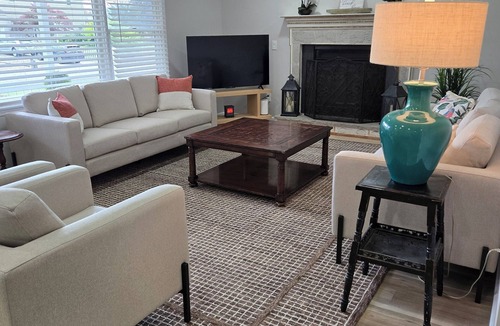 Bayville House | ONE BLOCK TO BEACH. Charming 3-bedroom house with WiFi and AC. Ocean Gate NJ
