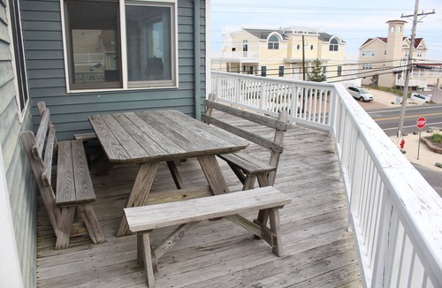 South Beach Haven House | One House to beach- beach chairs & badges too!