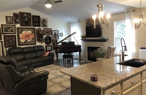 Collegedale House | one level brick home with pet friendly fenced back yard , close to Chattanooga