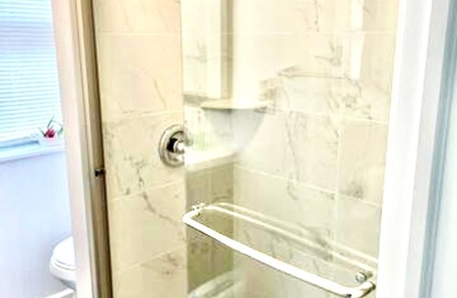 Spruce Hill Apartment | Oui on Ludlow - Studio room with private bathroom in University City