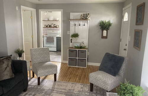 New Holland House | Our Wrens Nest is a tiny, cozy home that immediately feels like home