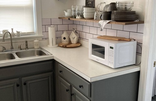 New Holland House | Our Wrens Nest is a tiny, cozy home that immediately feels like home