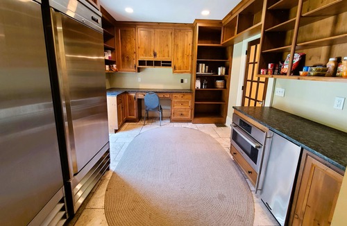 Ulster Park House | Oversized Country house, Quiet Retreat & Gathering space ~NEW !