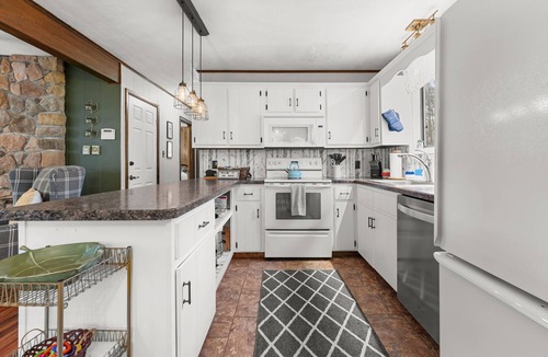 Jim Thorpe House | Owl Woods Inn, Jim Thorpe Lake Community, Indoor Hot Tub!