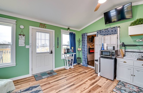 Paint Lick House | Paint Lick Escape w/ Spa Services & Deck!