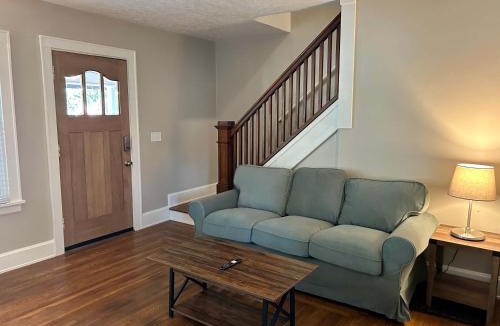 Roselawn Finance House | Palmetto 2 Bed Family House in Cincy near Hyde Park